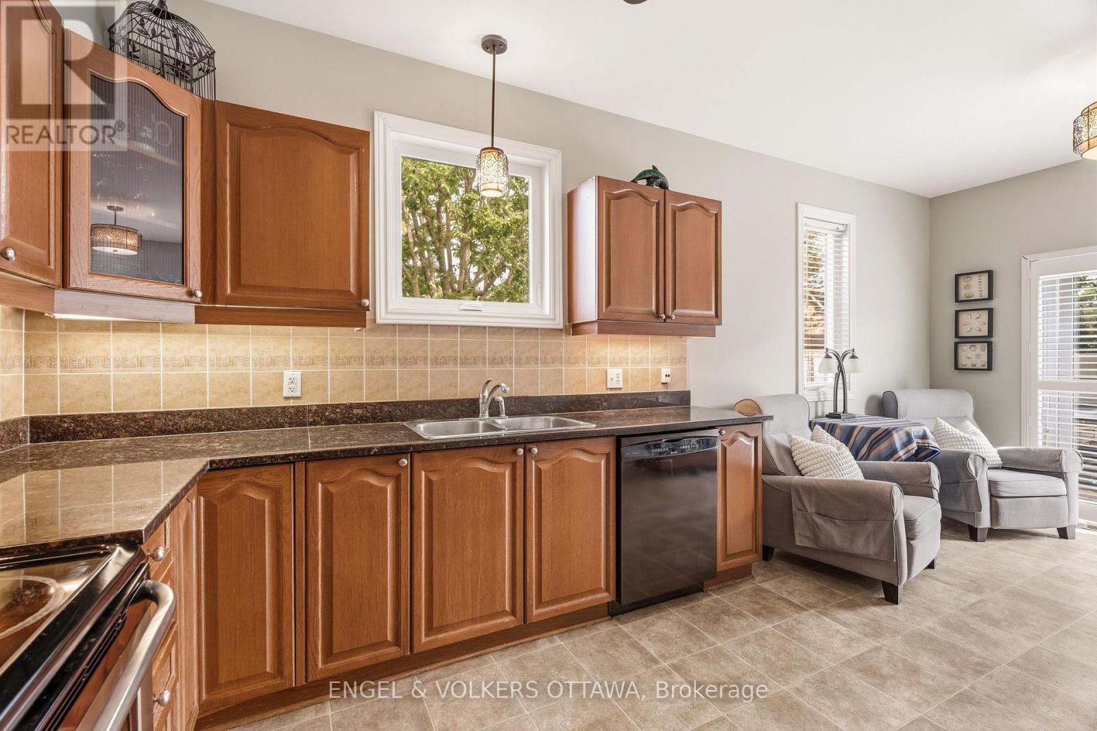518 STONECHURCH WAY - Image 14