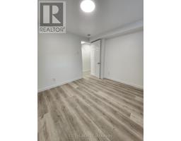 B - 907 Smyth Road, Ottawa, ON K1G1P5 Photo 14
