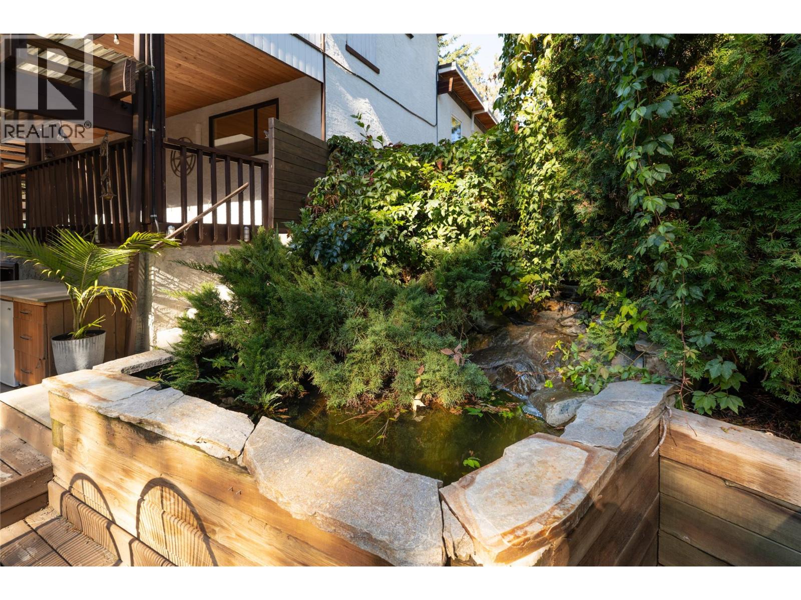 2475 Dunsmuir Road - 40