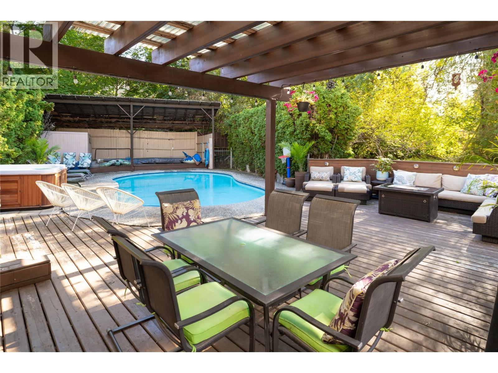 2475 Dunsmuir Road - 33