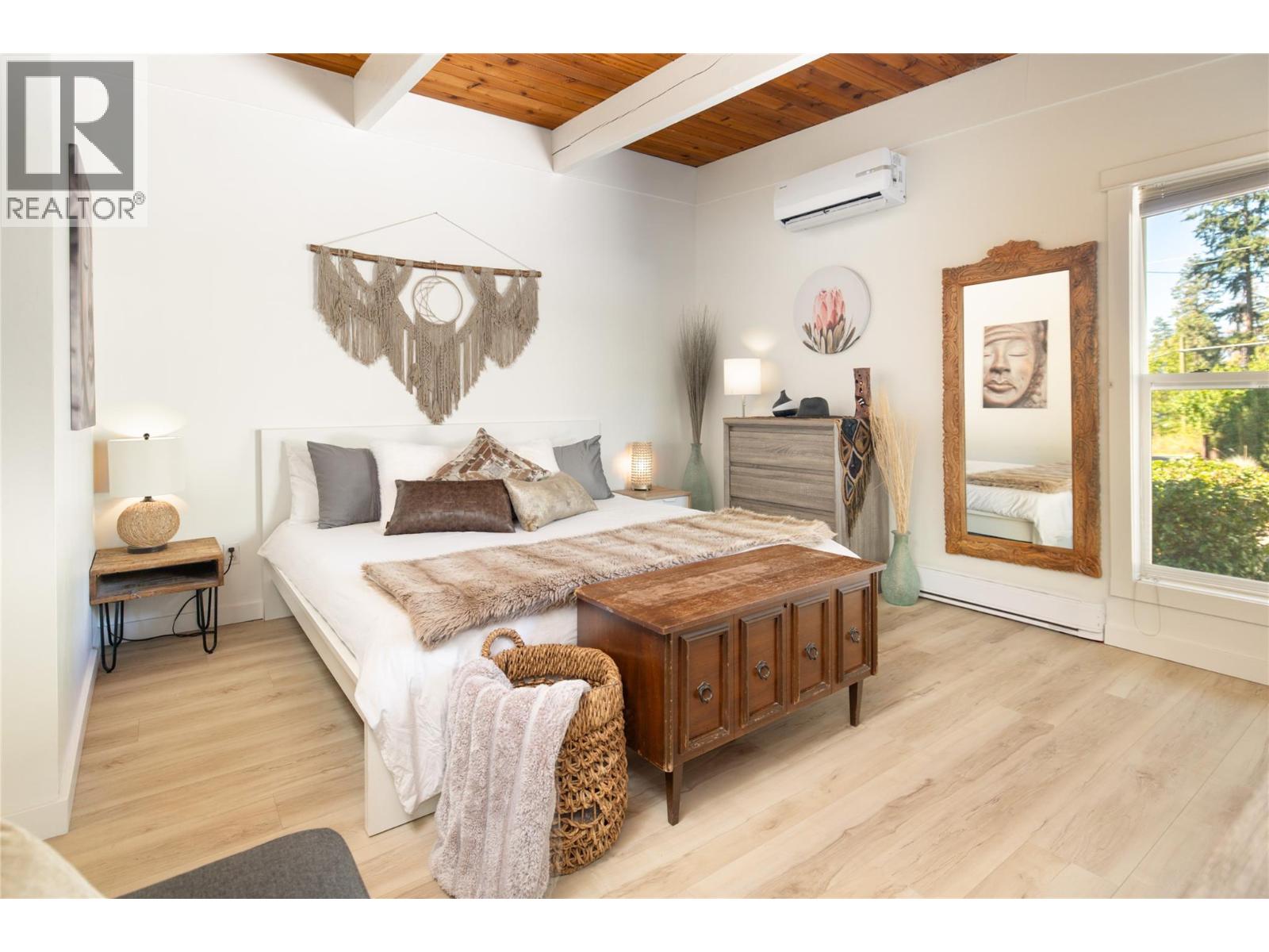 2475 Dunsmuir Road - 11