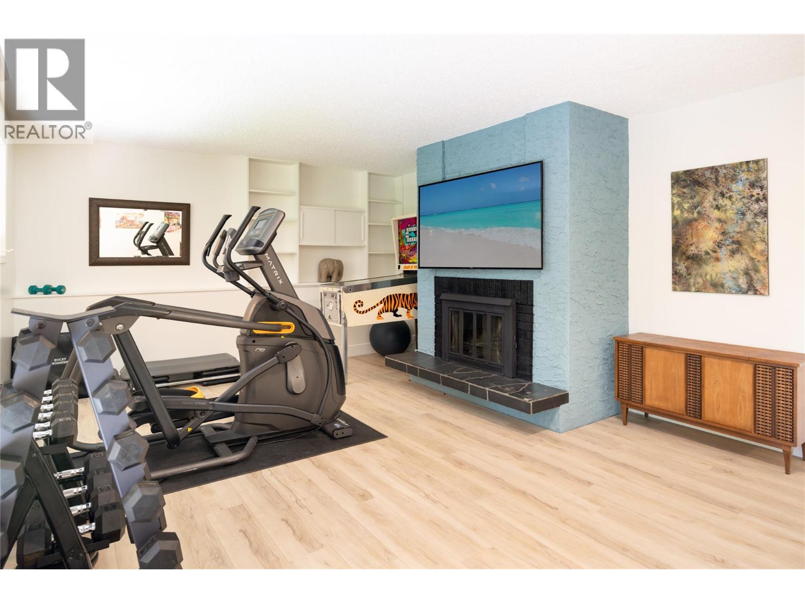 2475 Dunsmuir Road - Image 19