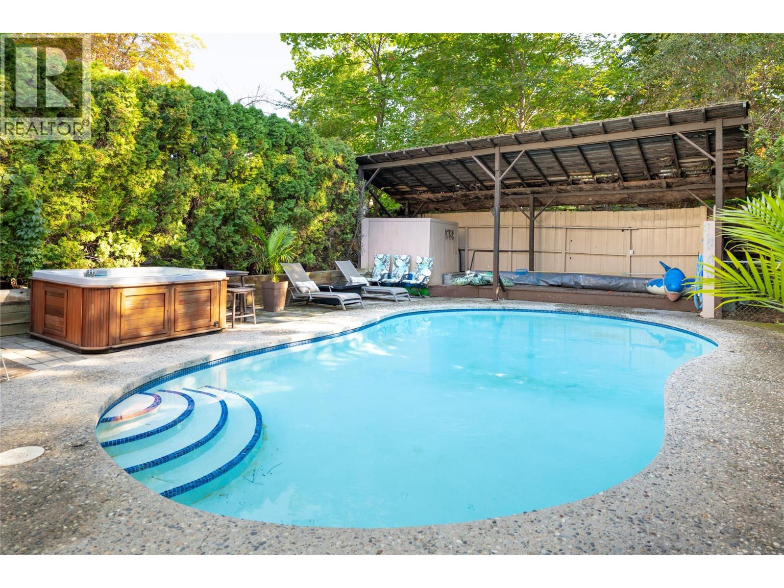 2475 Dunsmuir Road - 35