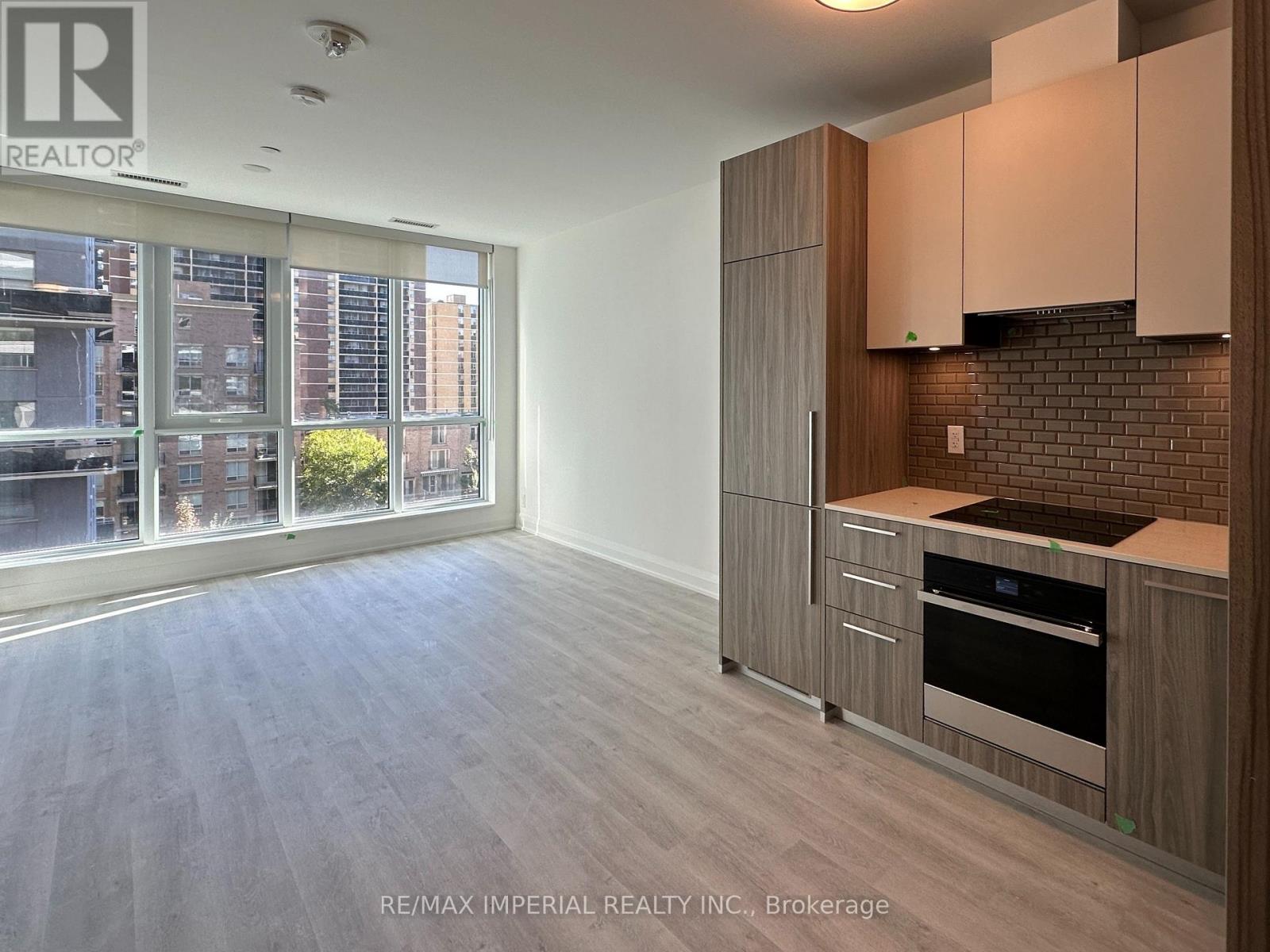 406 - 65 BROADWAY AVENUE