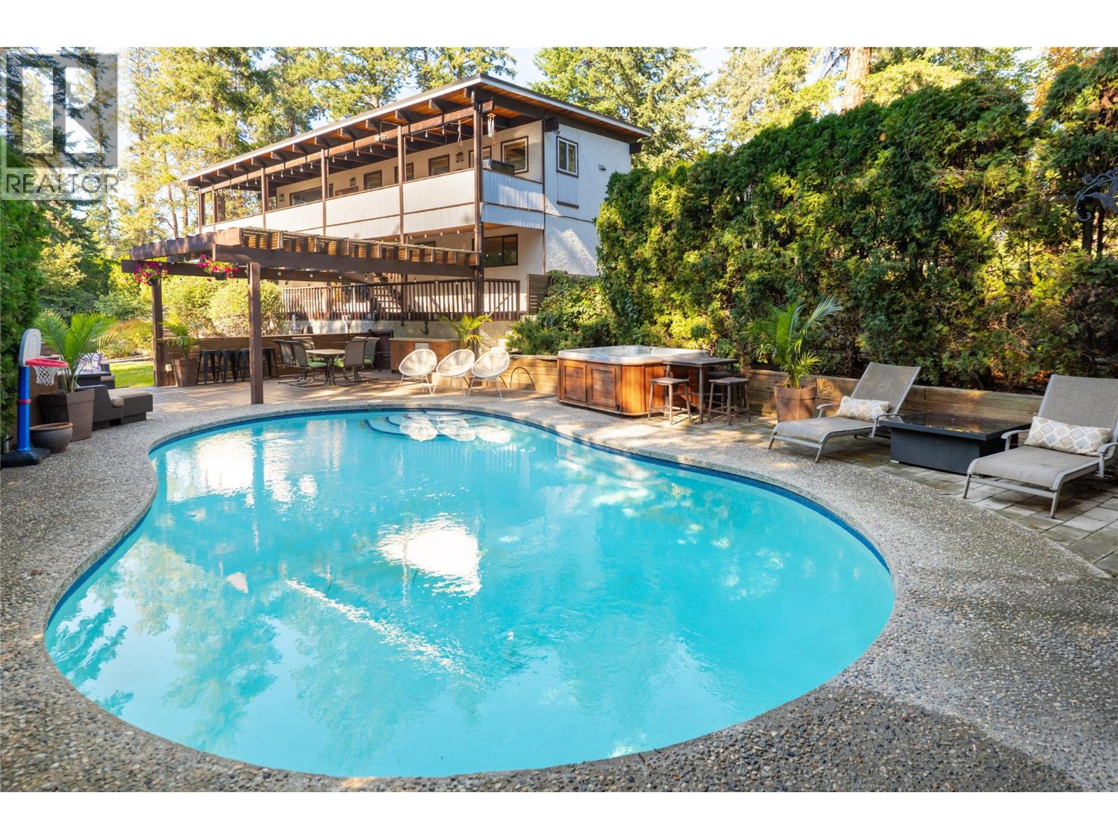 2475 Dunsmuir Road - 38