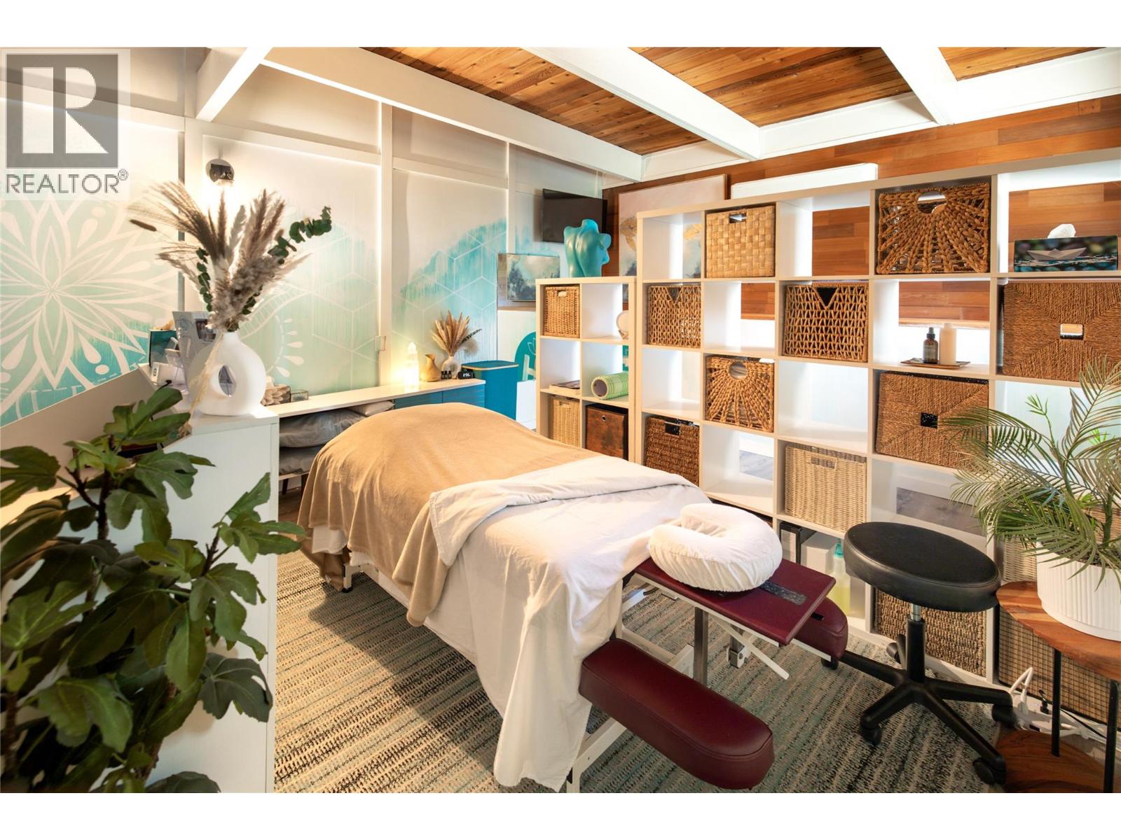 2475 Dunsmuir Road - 22
