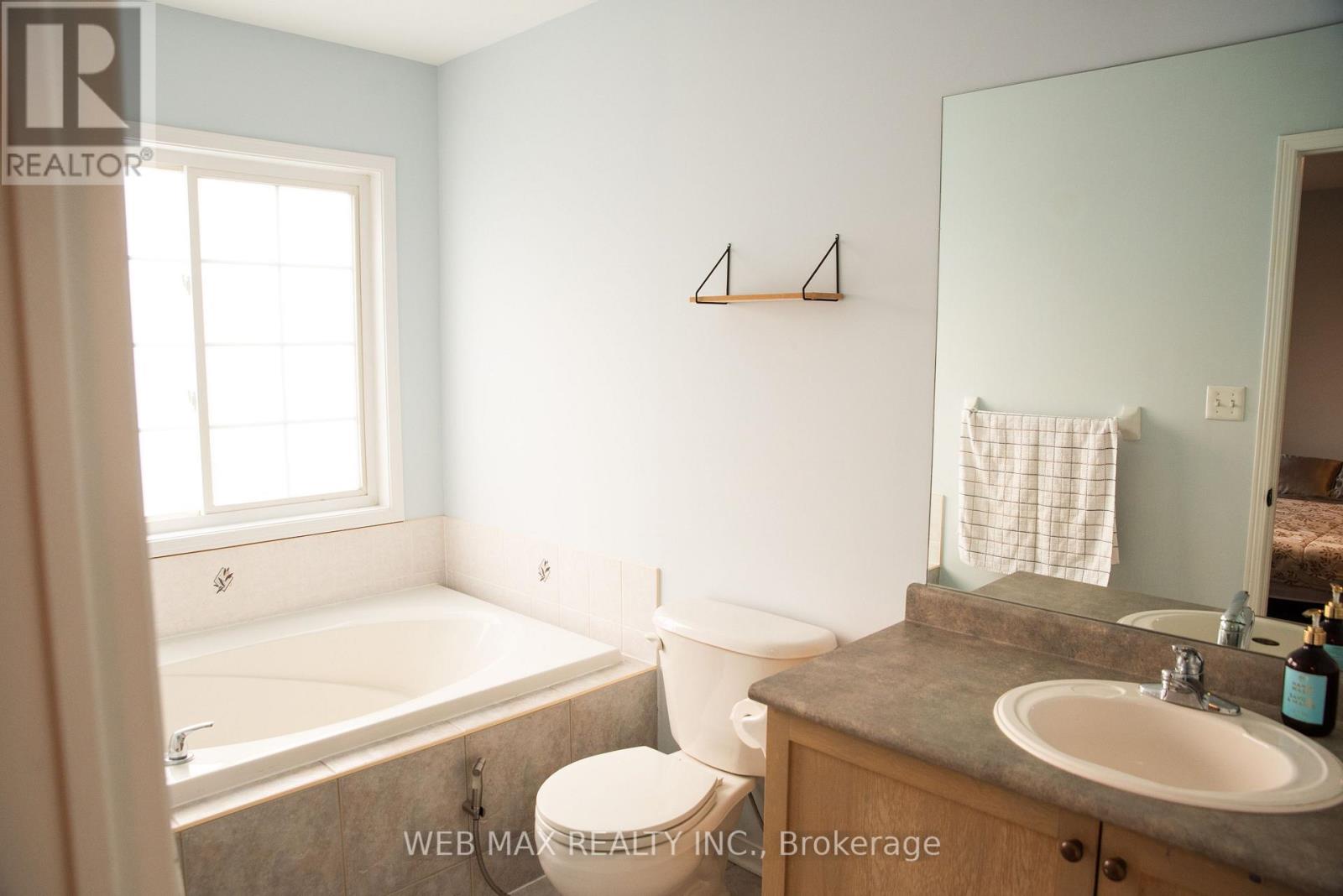53 VENTURA LANE - 34