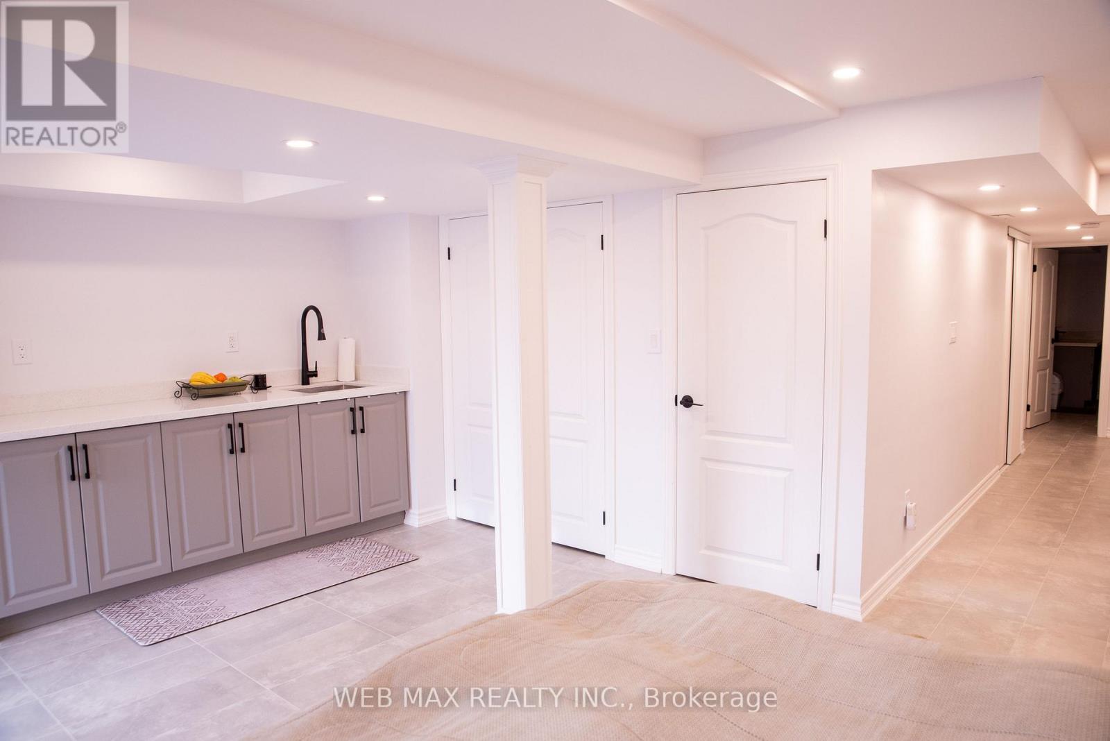 53 VENTURA LANE - 44