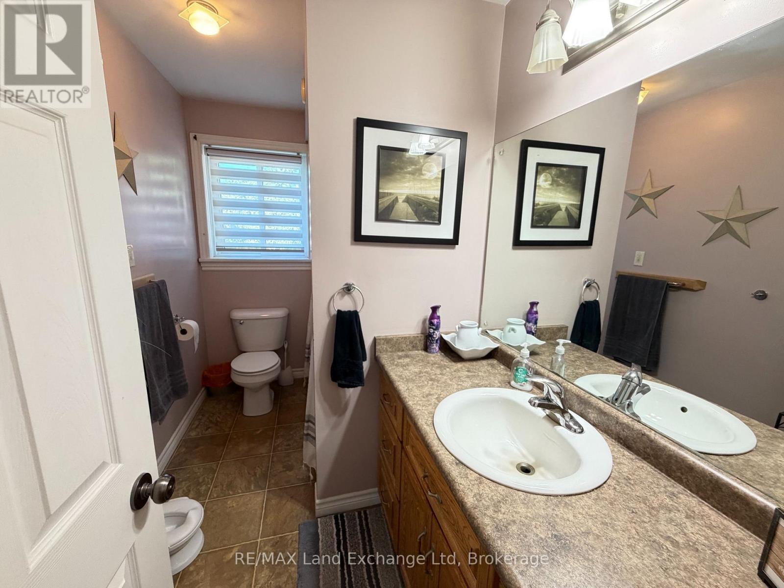 1046 VOGT STREET - 15