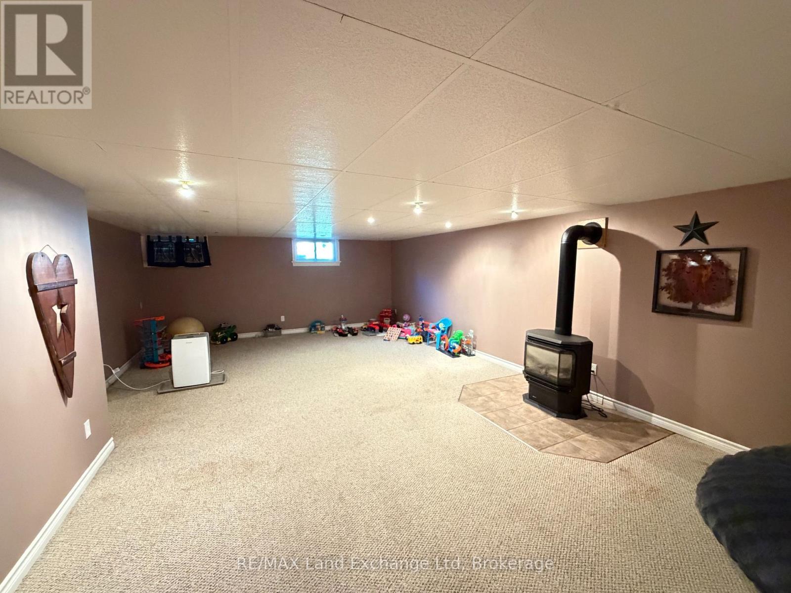 1046 VOGT STREET - Image 18