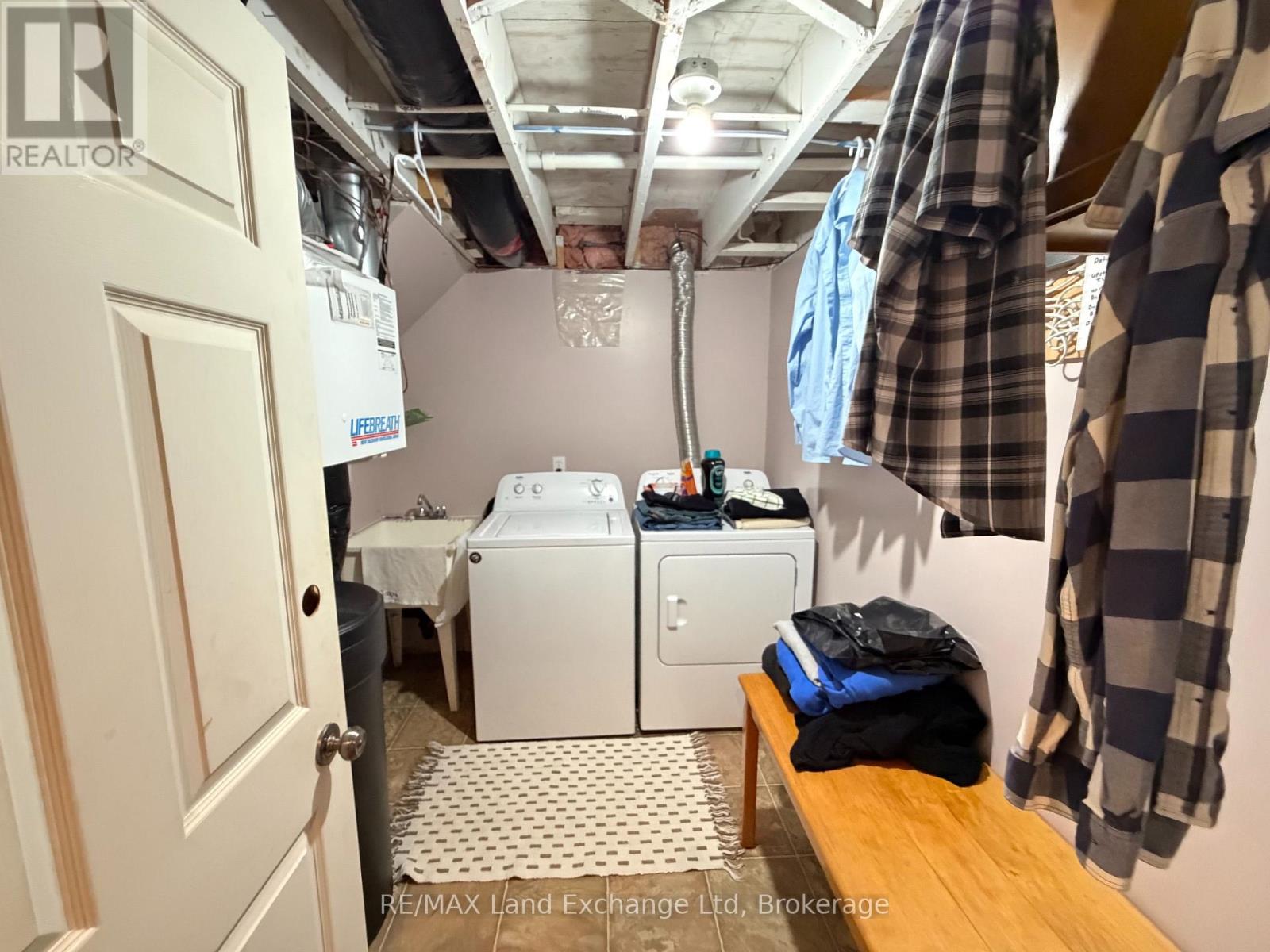 1046 VOGT STREET - 23