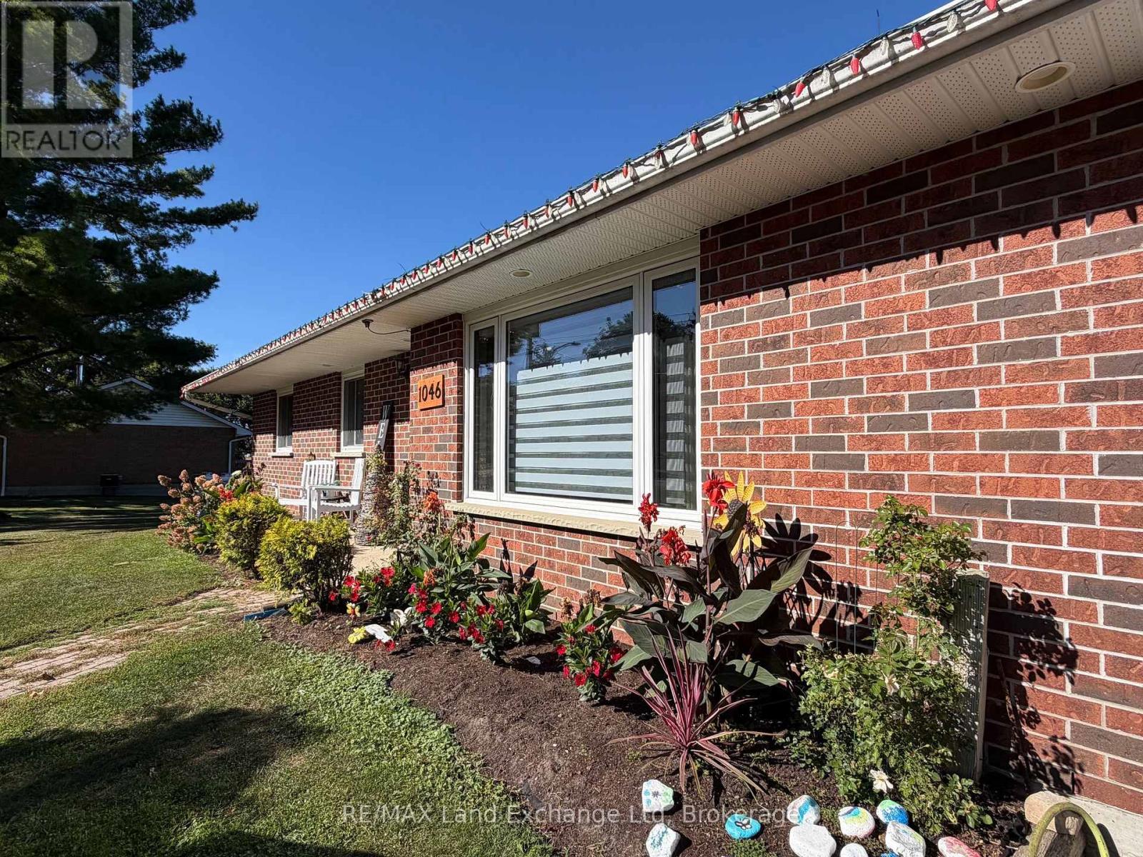 1046 VOGT STREET - 27