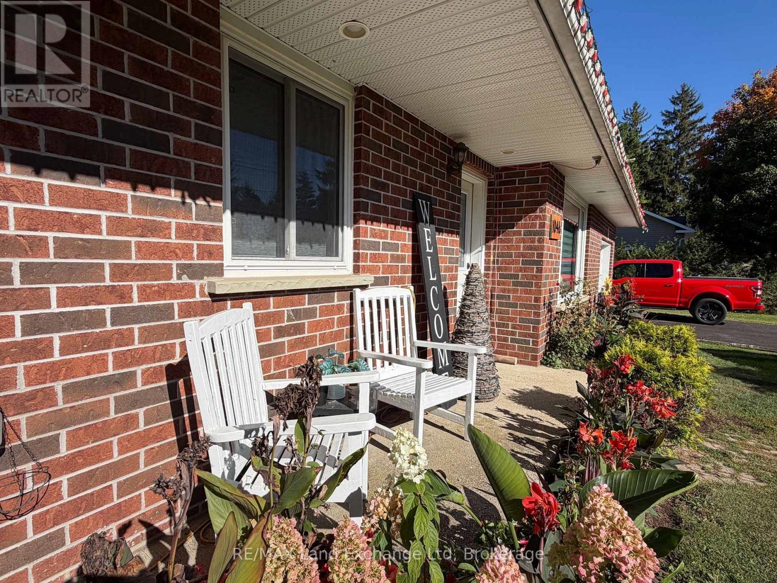 1046 VOGT STREET - 28