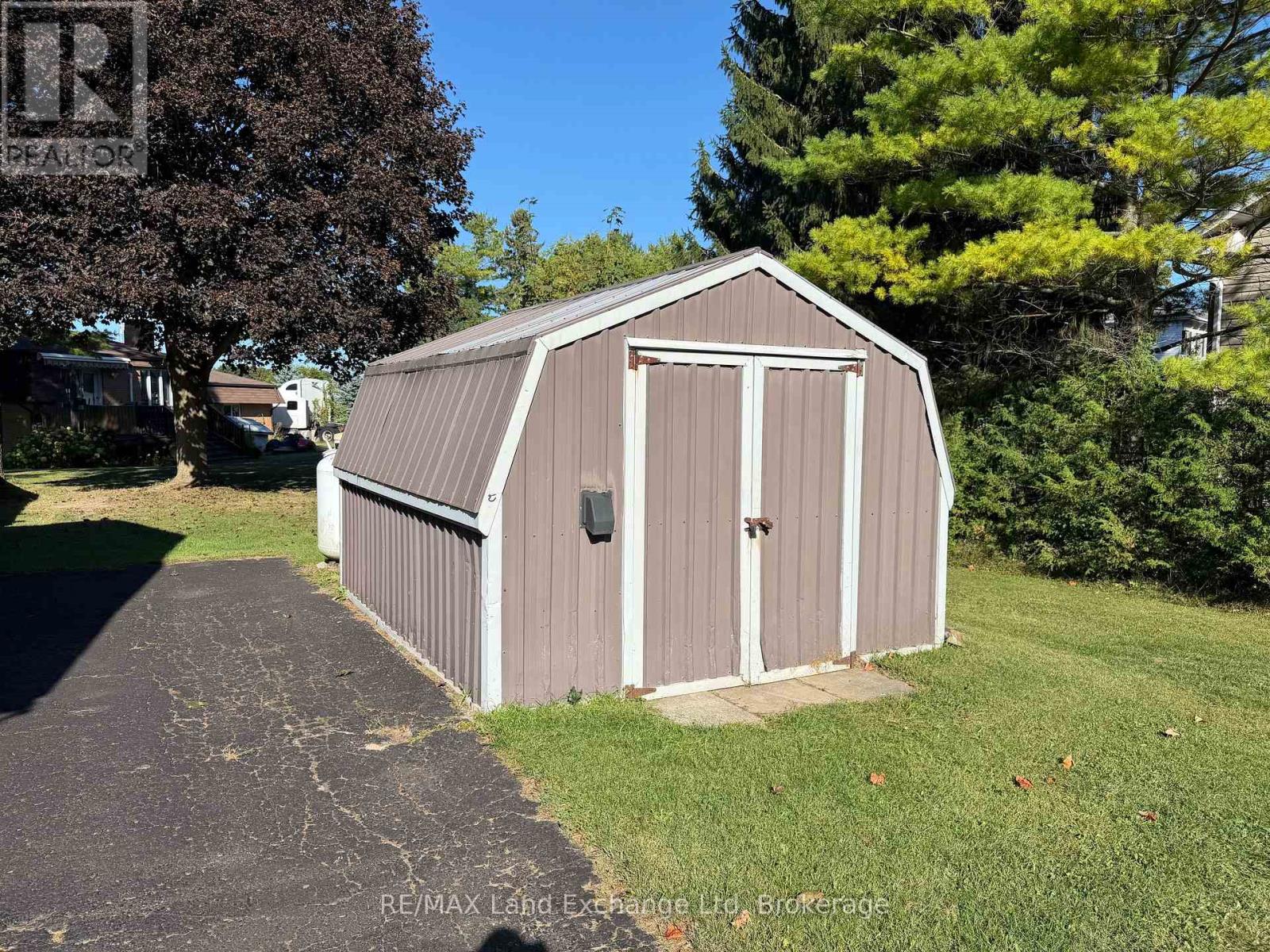 1046 VOGT STREET - Image 29