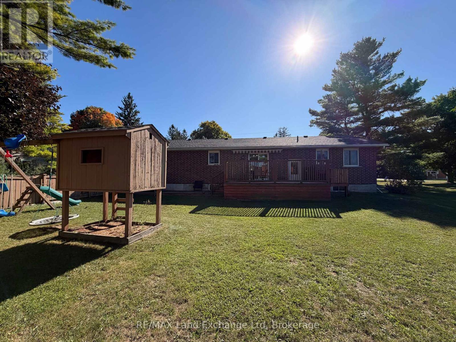 1046 VOGT STREET - 35