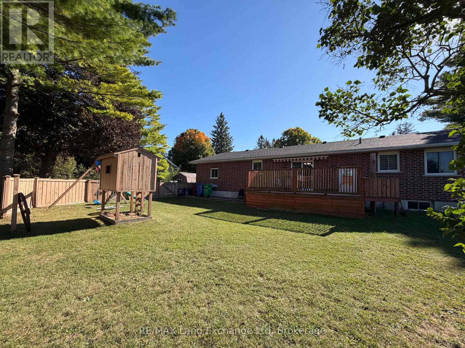 1046 VOGT STREET - 36