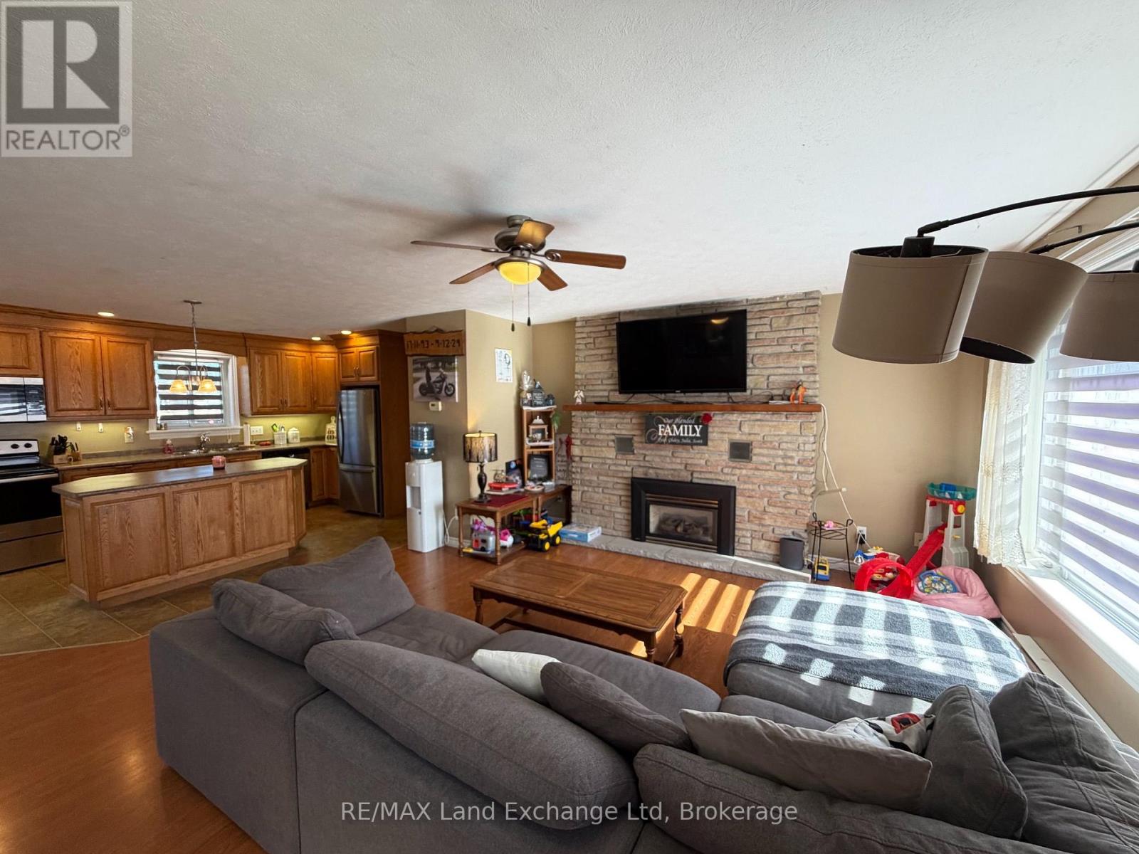 1046 VOGT STREET - 5