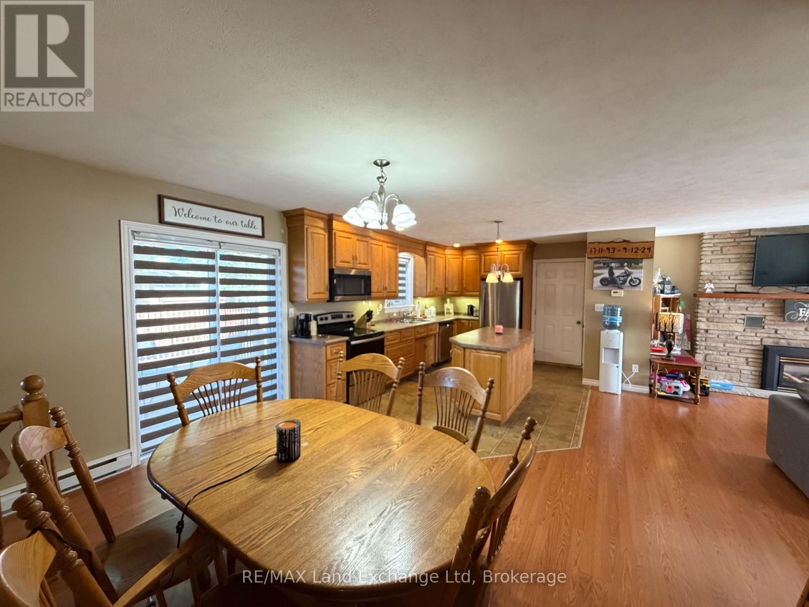 1046 VOGT STREET - 6