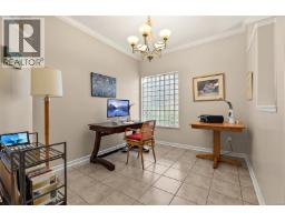 Living room - 106 1110 Willow St, Saanich, BC V8X3K2 Photo 12
