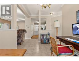 Entrance - 106 1110 Willow St, Saanich, BC V8X3K2 Photo 13