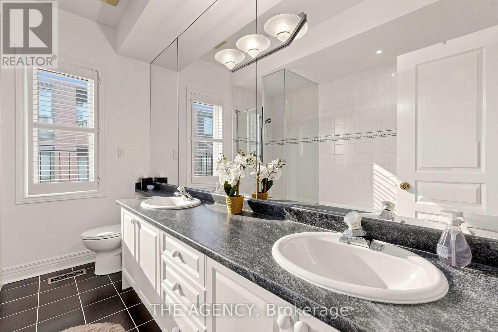 272 REDPATH AVENUE - 29