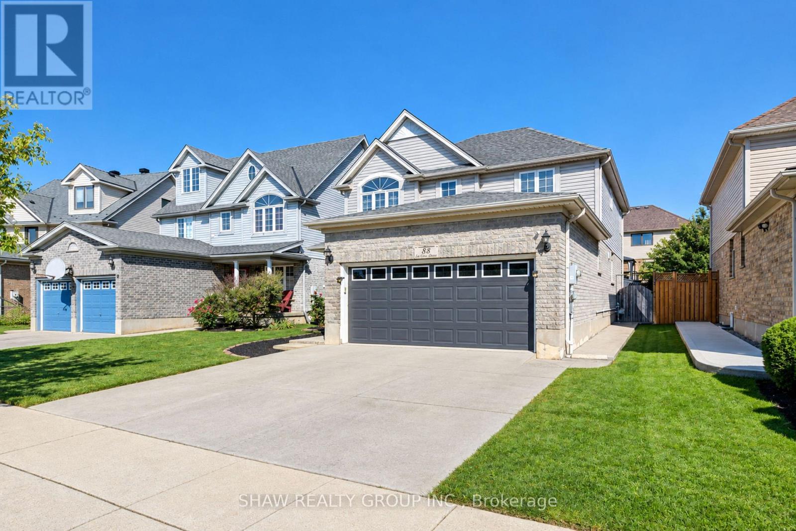 88 DECARO CRESCENT — photo 3