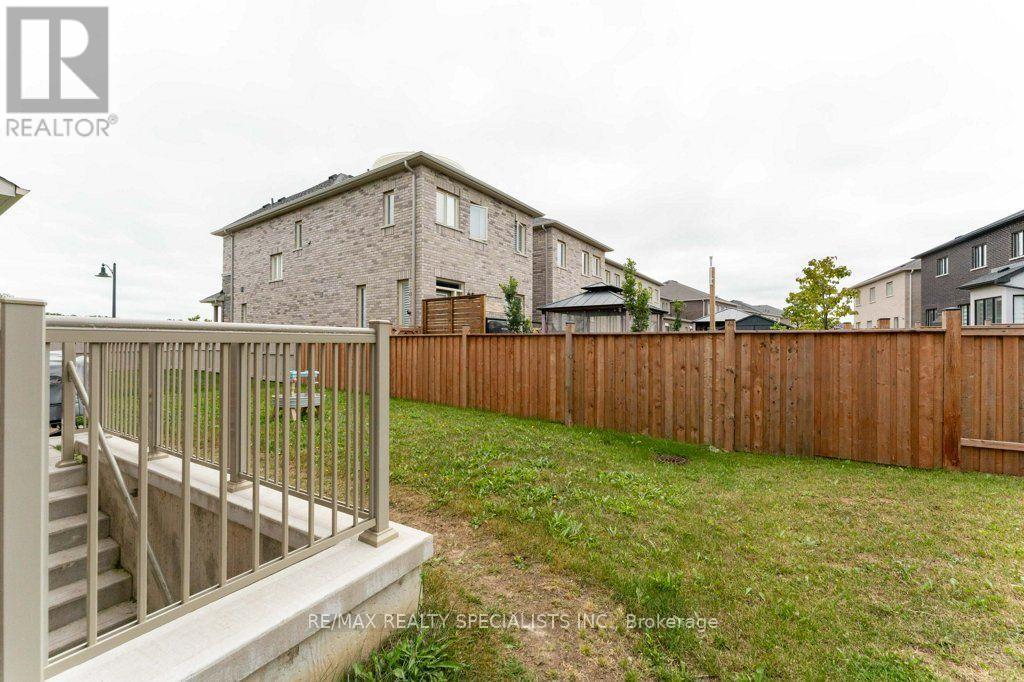 7 Grierson Trail — photo 32