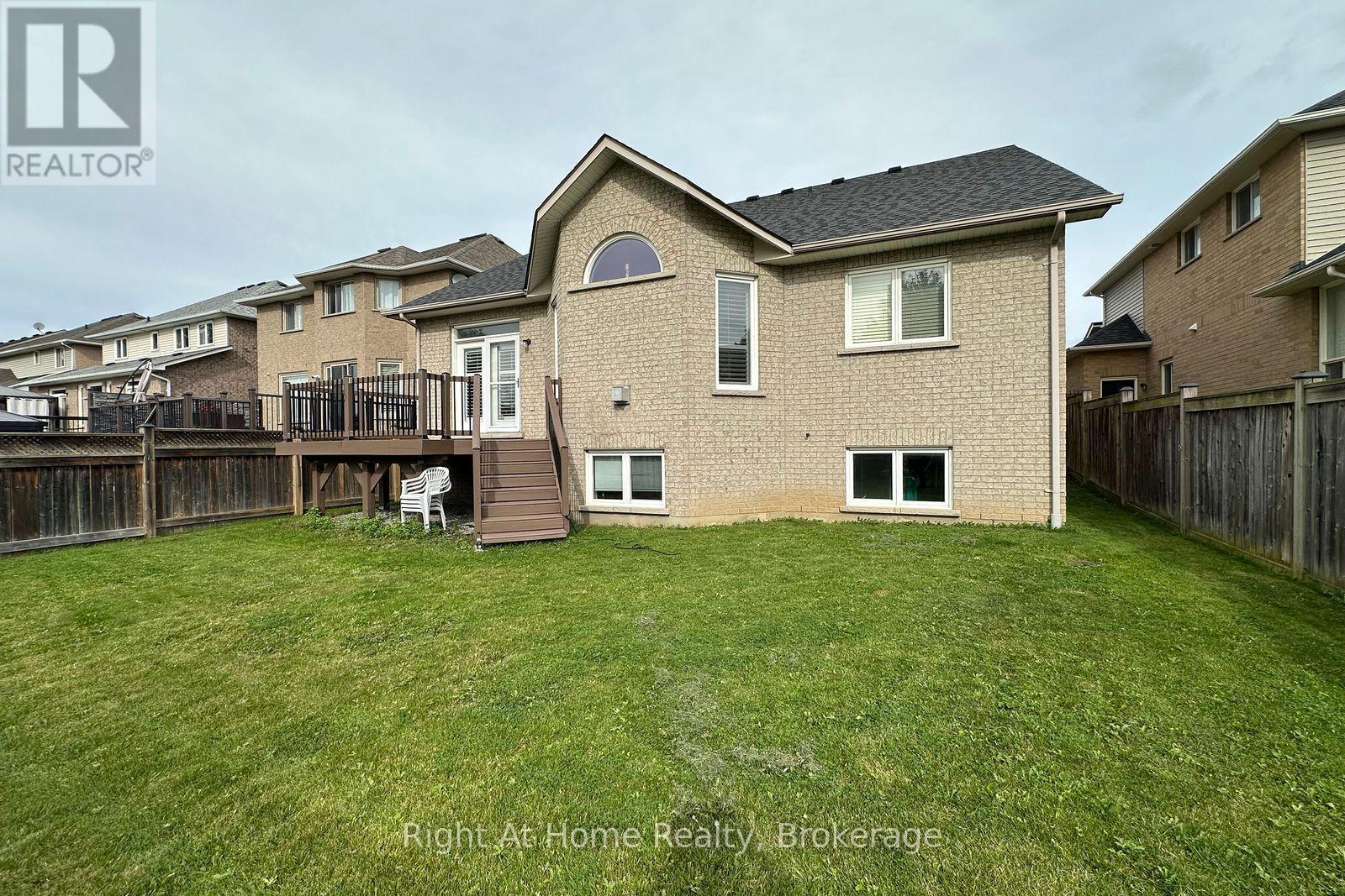 2096 STORNOWAY STREET - Image 32