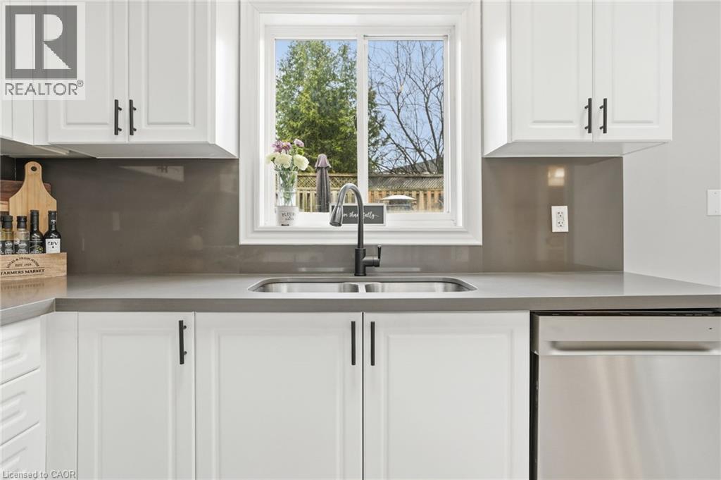 14 KENYON Crescent - 12