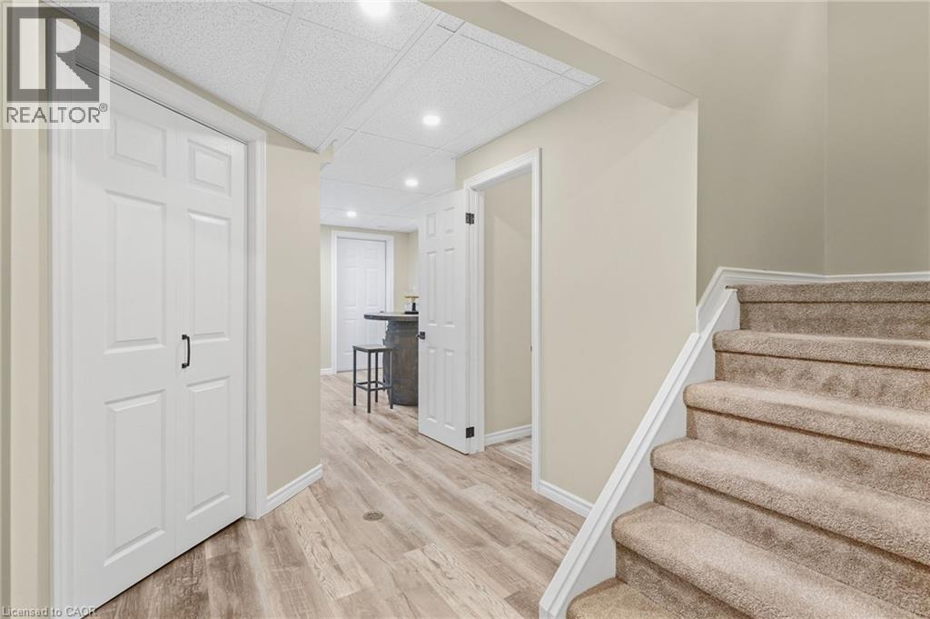 14 KENYON Crescent - 33
