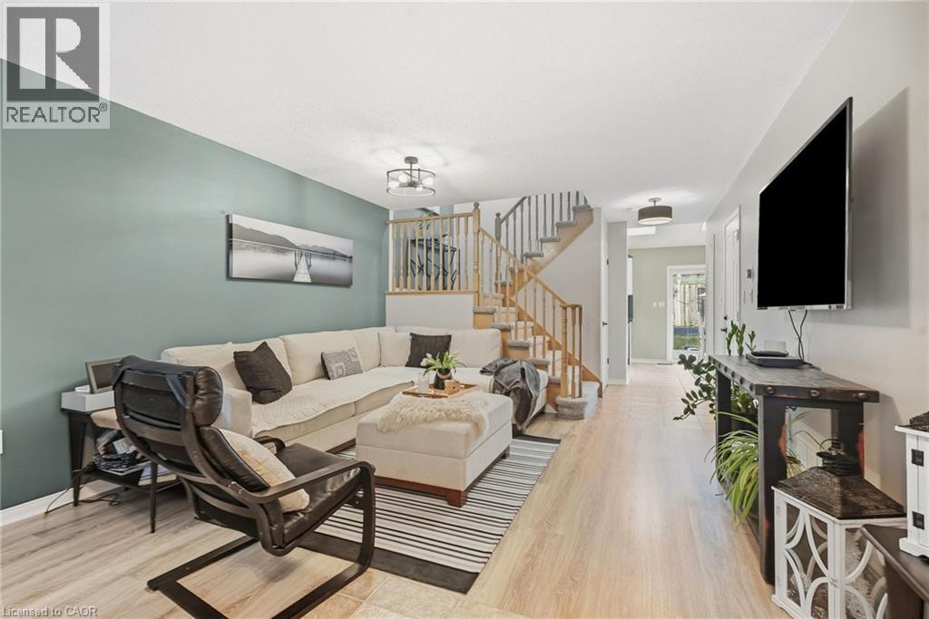 14 KENYON Crescent - 8
