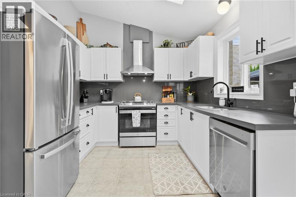 14 KENYON Crescent - 9