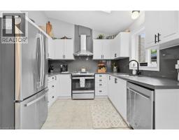Kitchen - 14 Kenyon Crescent, Grimsby, ON L3M5P4 Photo 9