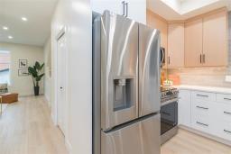 Laundry room - 942 Mcmillan Avenue, Winnipeg, MB R3M0V6 Photo 9