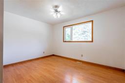 50 Bernard Bay, Winnipeg, MB R2C3Y1 Photo 14