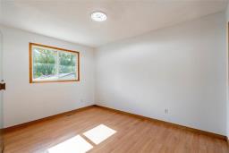 50 Bernard Bay, Winnipeg, MB R2C3Y1 Photo 16