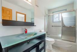 50 Bernard Bay, Winnipeg, MB R2C3Y1 Photo 18