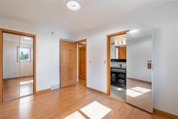 50 Bernard Bay, Winnipeg, MB R2C3Y1 Photo 19