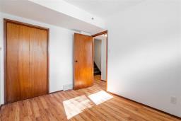 50 Bernard Bay, Winnipeg, MB R2C3Y1 Photo 22