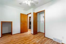 50 Bernard Bay, Winnipeg, MB R2C3Y1 Photo 27