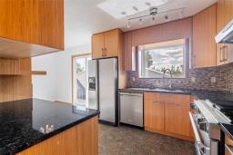 Recreation room - 50 Bernard Bay, Winnipeg, MB R2C3Y1 Photo 9