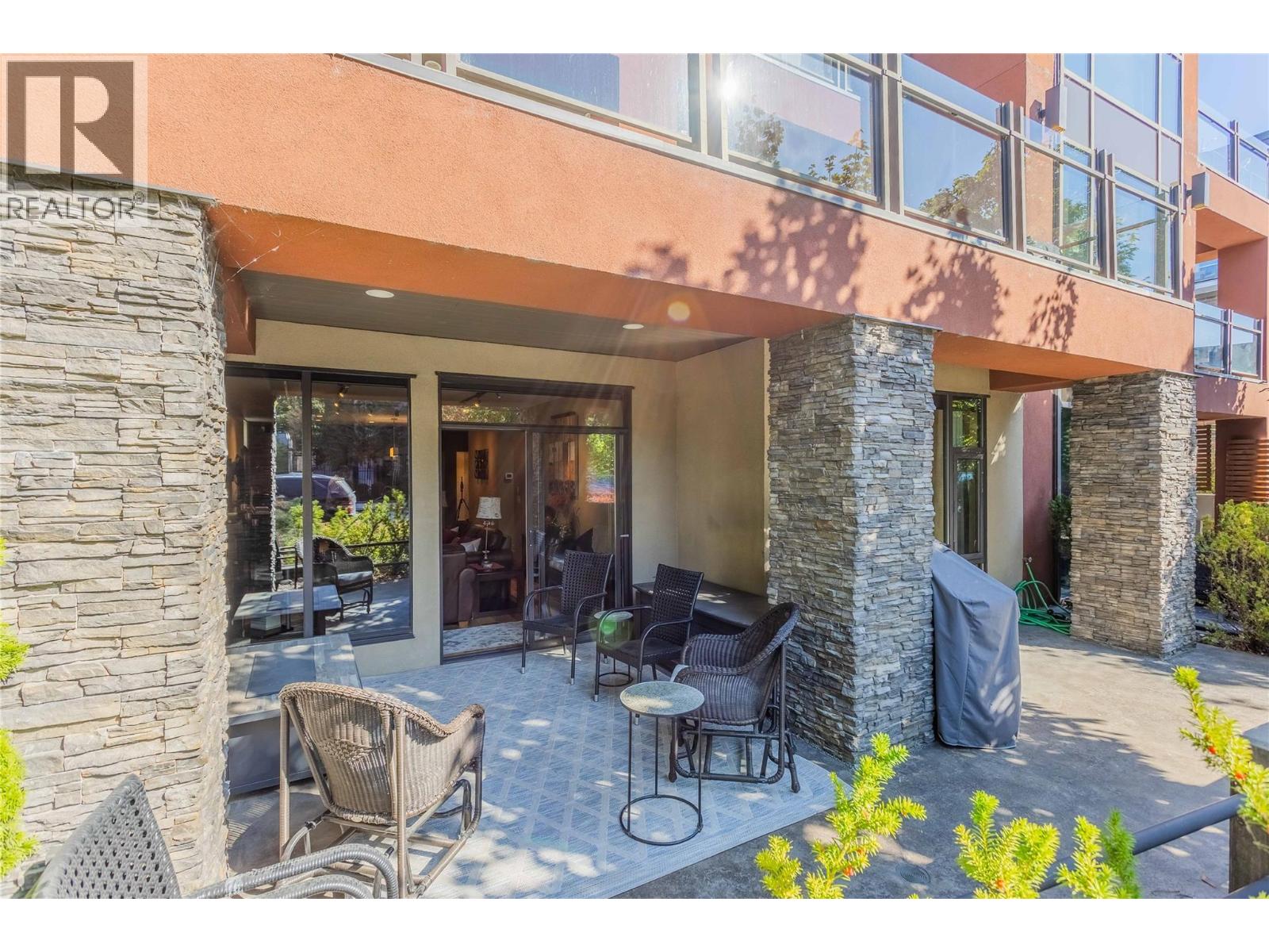 102 446 WEST Avenue, Kelowna