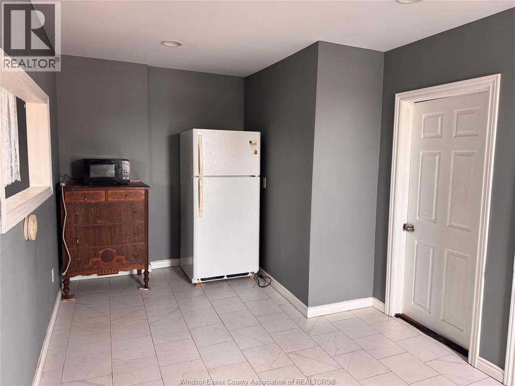58 Talbot STREET North Unit# 2, Essex — photo 8