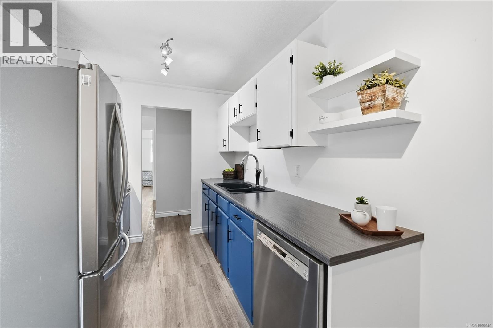 #6 129 Sixth Ave E - 5