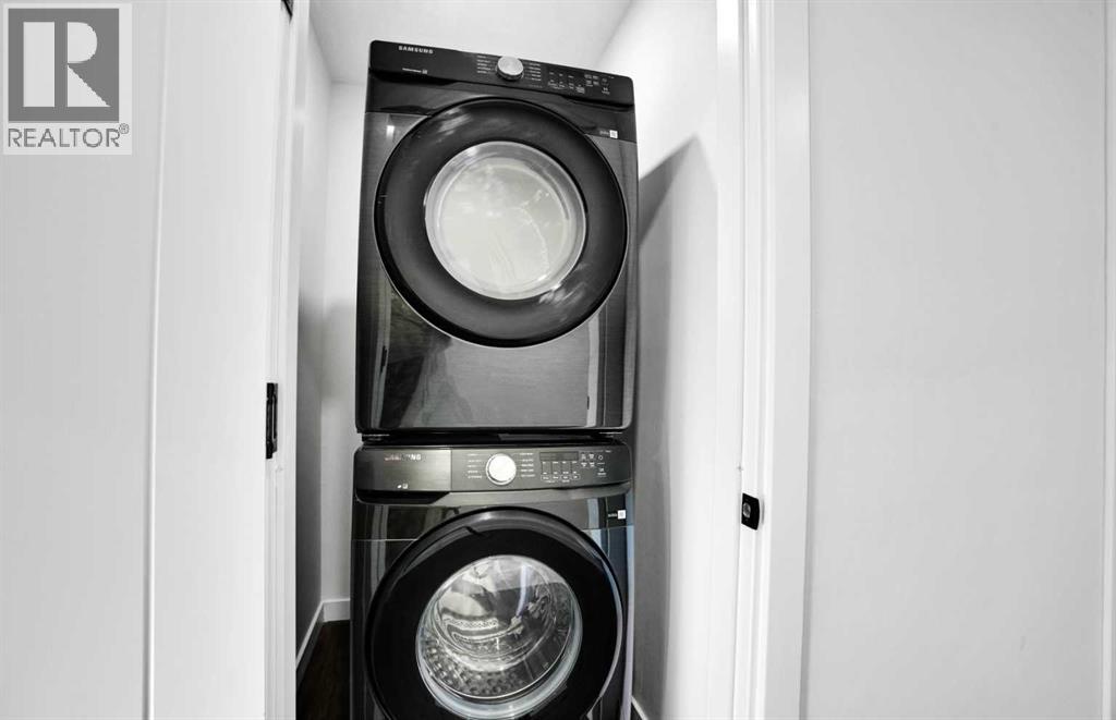 LAUNDRY - MAIN FLOOR