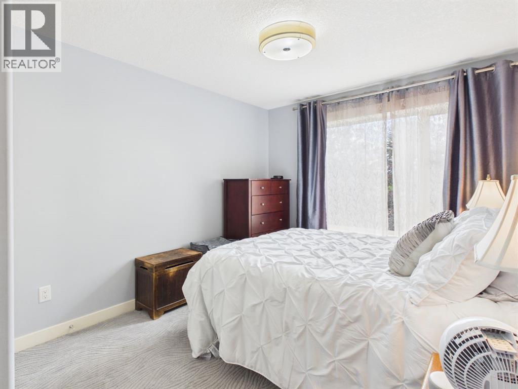 442 23 Avenue NE - photo 23