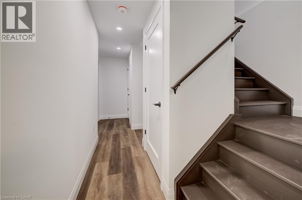 573 GUELPH Street Unit# Lower — photo 3