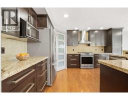 5pc Bathroom - 212 Everglade Circle Sw, Calgary, AB T2Y4N5 Photo 10