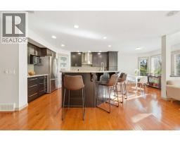 4pc Bathroom - 212 Everglade Circle Sw, Calgary, AB T2Y4N5 Photo 13