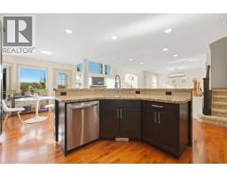 2pc Bathroom - 212 Everglade Circle Sw, Calgary, AB T2Y4N5 Photo 8